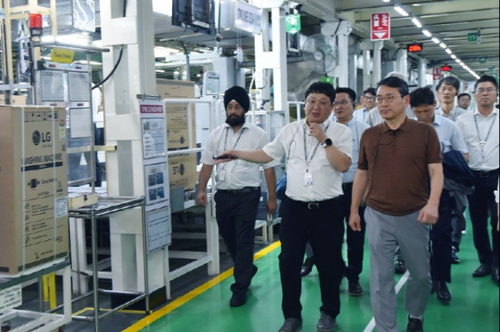 LG Electronics CEO Cho Joo-wan inspects an LG Electronics factory in India on June 6 (Courtesy of LG Electronics)