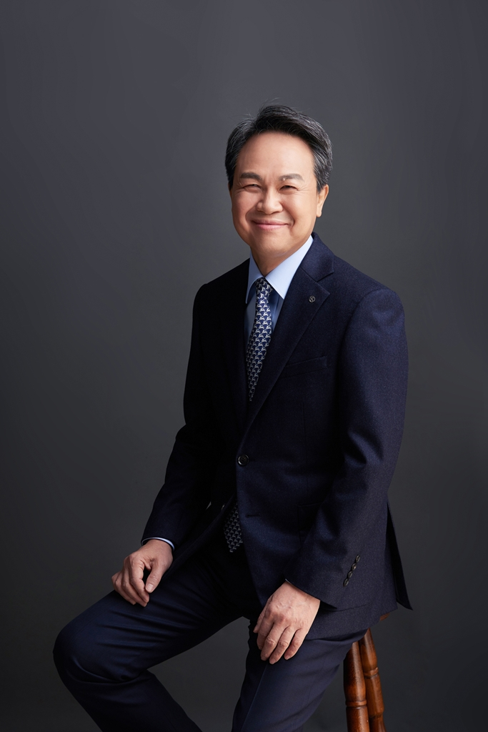 Shinhan Financial Group Chairman Jin Ok-dong