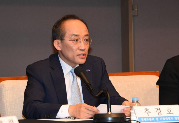 Finance　Minister　Choo　Kyung-ho　speaks　at　a　meeting　organized　by　an　association　of　senior　South　Korea　journalists　on　June　8,　2023　(Courtesy　of　the　Ministry　of　Economy　and　Finance)