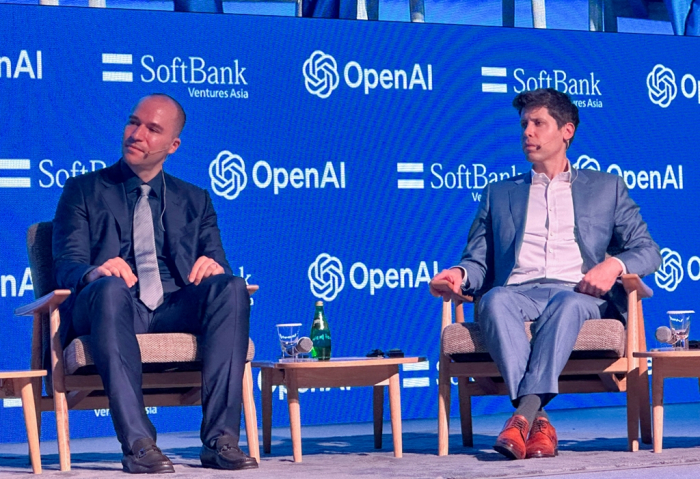 Greg　Brockman　(left)　and　Sam　Altman,　co-founders　of　OpenAI,　discuss　the　future　of　AI　with　Korean　AI　developers　at　a　forum　in　Seoul