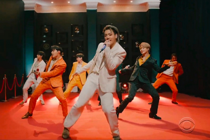 BTS performs 'Dynamite' at the 63rd annual Grammy Awards at the Los Angeles Convention Center on Sunday, March 14, 2021 (Video grab courtesy of CBS/Recording Academy via AP, Yonhap)