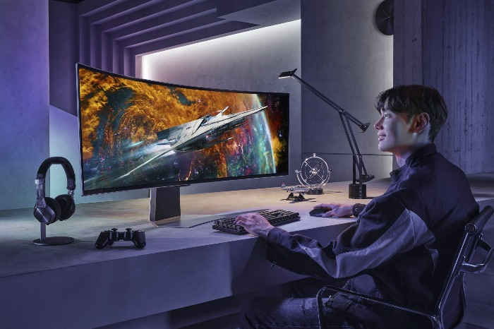 Samsung releases world's first dual QHD gaming monitor
