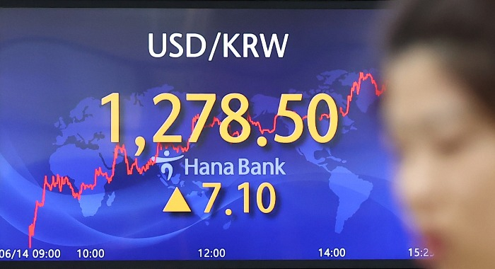 Japanese　yen　near　8-year　low　against　S.Korean　won