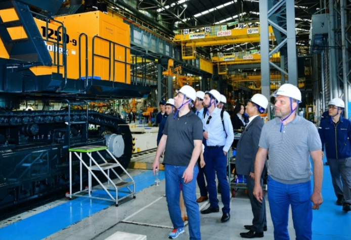 Vasyl Shkurakov (second from left, front row), First Deputy Minister for Communities, Territories, and Infrastructure Development of Ukraine, along with other Ukrainian government officials, visited the HD Hyundai Construction Equipment's Ulsan campus on June 13