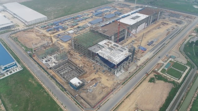 Amkor's　production　complex　in　Vietnam　under　construction　(Courtesy　of　Amkor)