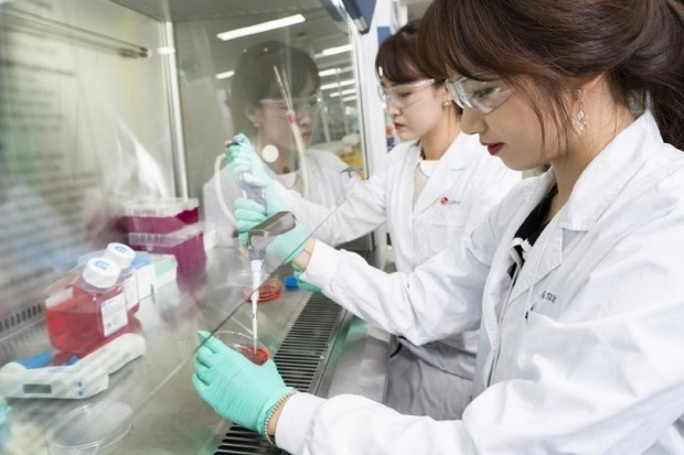LG　Chem　sold　the　in　vitro　diagnostics　business　to　focus　on　new　drug　development