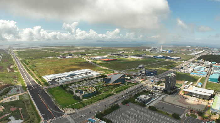 The　panoramic　view　of　the　Saemangeum　national　industrial　complex