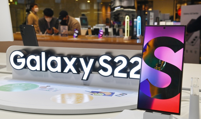 Samsung's　Galaxy　S22　smartphone