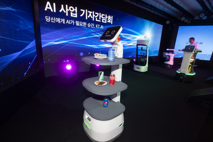An　AI　delivery　robot　developed　by　KT
