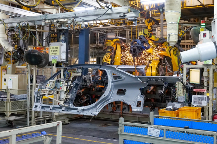 Renault　Korea's　XM3　on　its　assembly　line