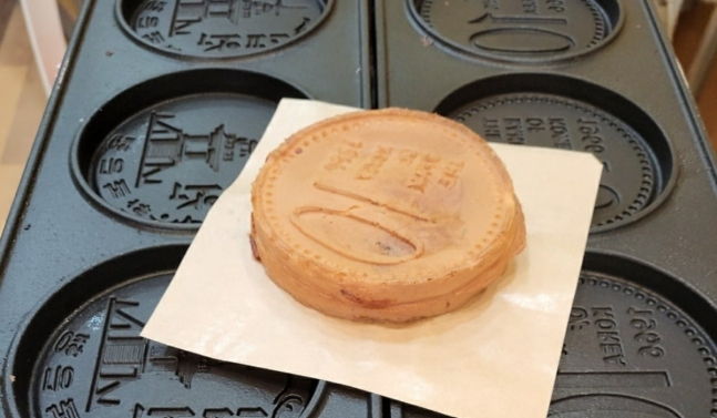 Bread mimicking S.Korean penny embroiled in design theft controversy