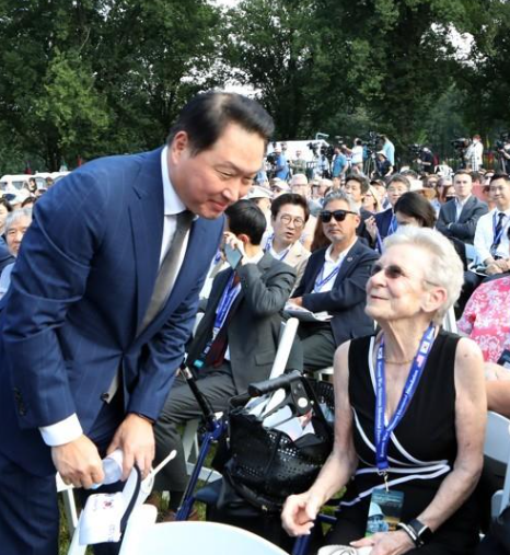 Chairman Chey Tae-won of SK Group meets Annelie Weber, the widow of late retired US Army Col. William E. Weber in Washington D.C. in 2022