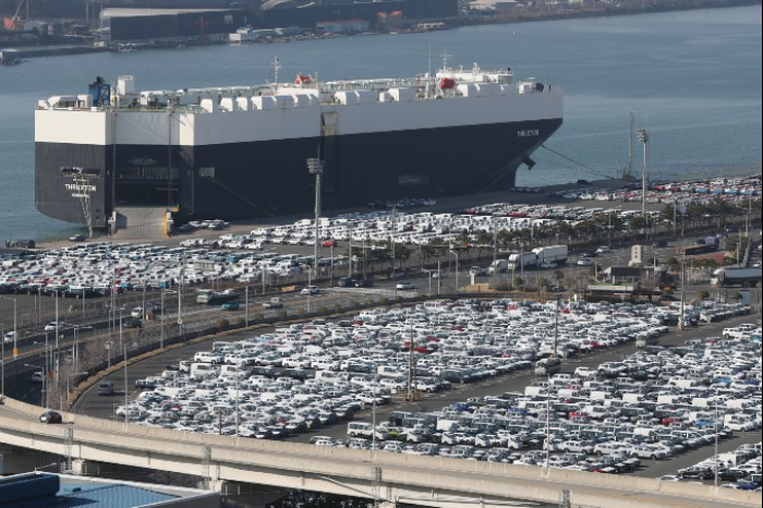 Hyundai　Motor　vehicles　in　line　for　export　ship　loading　in　Ulsan　(Courtesy　of　Yonhap)