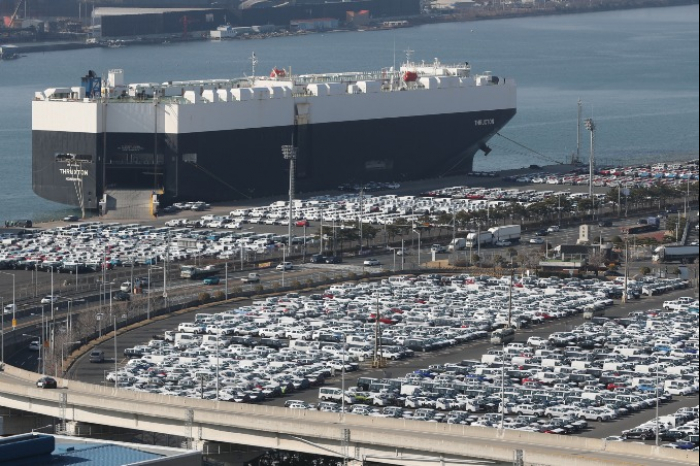 Hyundai Motor vehicles in line for export ship loading in Ulsan (Courtesy of Yonhap)