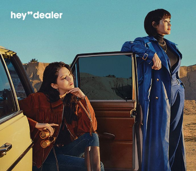 A　commercial　for　Hey　Dealer,　a　used　car　selling　app,　features　actresses　Han　So-hee　(left)　and　Kim　Hye-soo