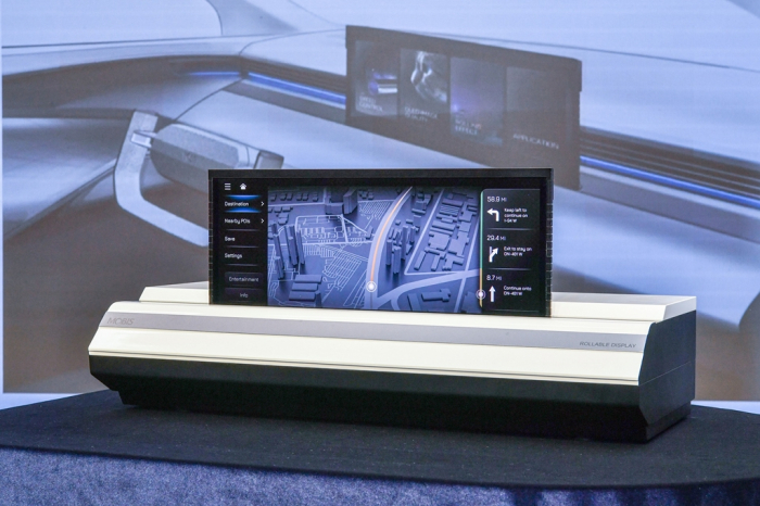 A　rollable　automotive　display　developed　by　Hyundai　Mobis