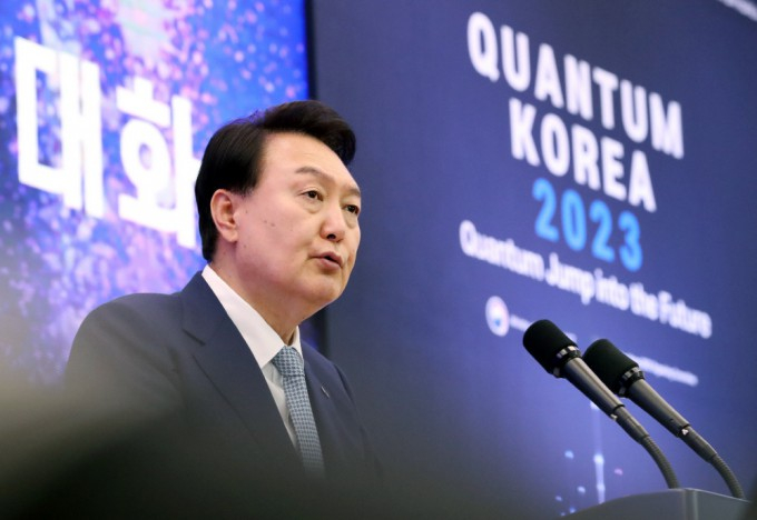 Korean　President　Yoon　Suk　Yeol　delivers　a　speech　at　the　government　presentation　on　investment　in　quantum　technology　(Courtesy　of　Yonhap　News)