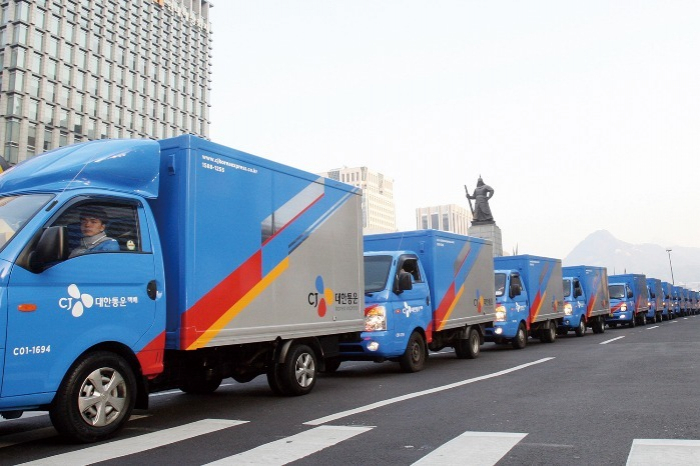 CJ　Logistics　trucks