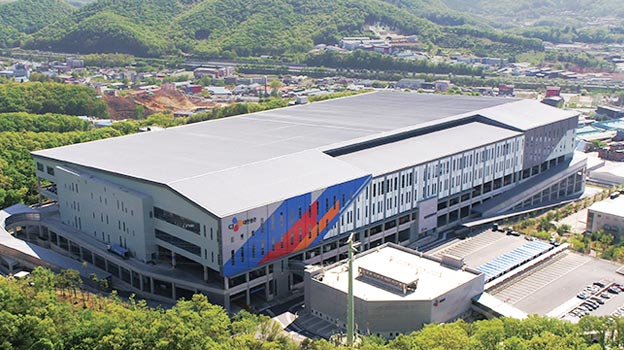 CJ Logistics' logistics center (Courtesy of CJ Logistics)
