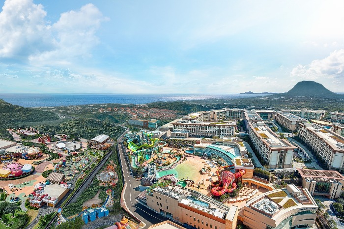A　bird's　eye　view　of　Jeju　Shinhwa　World