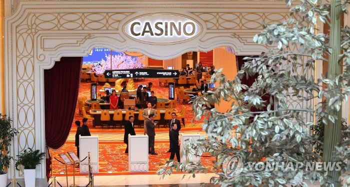 A　casino　within　Jeju　Shinhwa　World