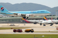 EU temporarily halts probe of Korean Air-Asiana merger