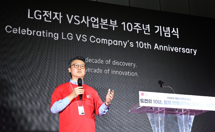 LG Electronics' vehicle system division chief Eun Seokhyun speaks at the 10th anniversary celebration event