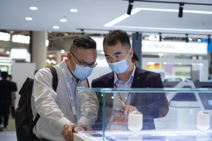 LG　Chem's　booth　at　Chinaplas　2023　in　Shenzhen,　China　in　April,　unveils　its　eco-friendly　materials　(Courtesy　of　LG　Chem)