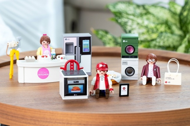 LG Electronics collaborates with German Playmobil for figurines