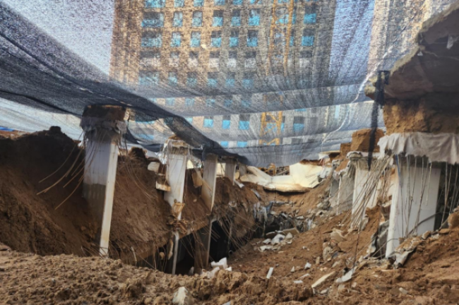 GS　E&C's　construction　site　in　Incheon,　South　Korea,　where　the　roof　of　the　underground　parking　lot　collapsed　(Courtesy　of　MOLIT)