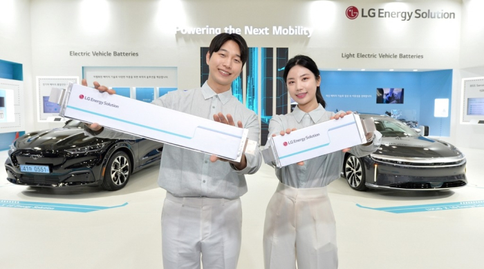 LG　Energy　showcases　its　batteries　at　a　battery　fair　in　Seoul　in　March　2023　(Courtesy　of　LG　Energy)