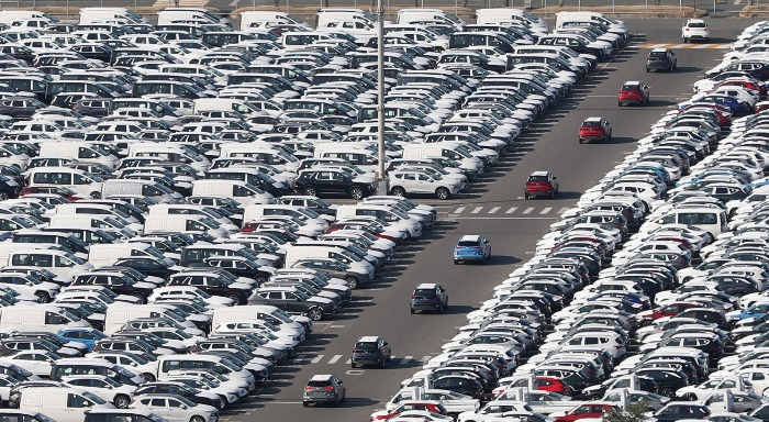 Hyundai　Motor　cars　pile　up　at　the　Ulsan　port　to　be　shipped　for　export　(Courtesy　of　Yonhap)