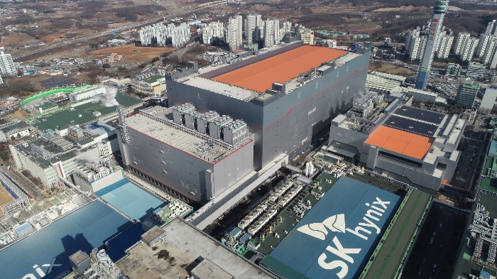 SK　Hynix　completed　the　M16　Fab　on　its　Icheon　campus　in　Geyonggi　Province　in　H2,　2022