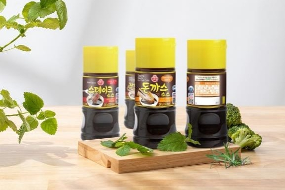 Ottogi's sauce container using SK Chemical's recycled plastic PET