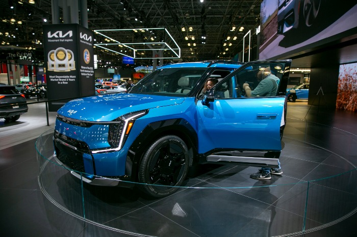 The　Kia　EV9　at　the　New　York　Auto　Show　2023　(Courtesy　of　Kia)