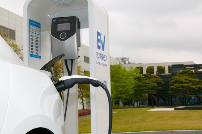 Everon　EV　charging　station 