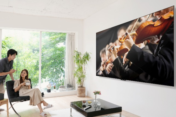 LG　releases　world's　first　connection　cable-free　OLED　TV