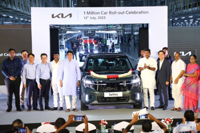 Kia　celebrates　the　1　million　unit　production　milestone　at　its　plant　in　Anantapur,　India,　on　July　13,　2023　(Courtesy　of　Kia)