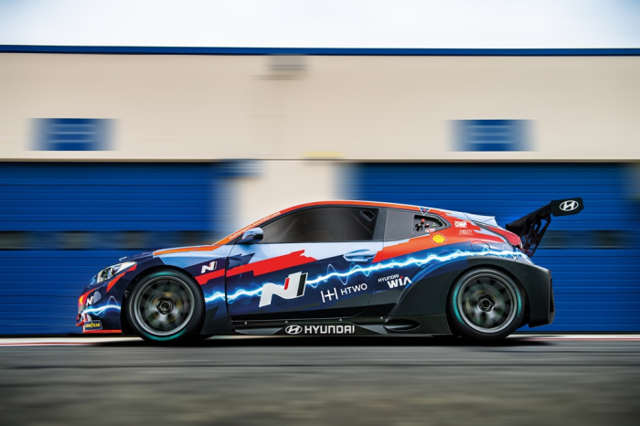 Hyundai's　N　performance　car　racing　in　a　world　rally