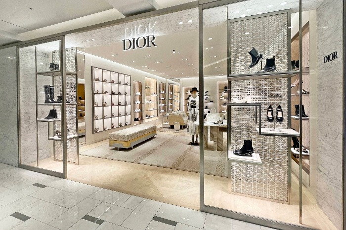 Dior　shoe　boutique　within　Galleria　Department　Store　in　Seoul