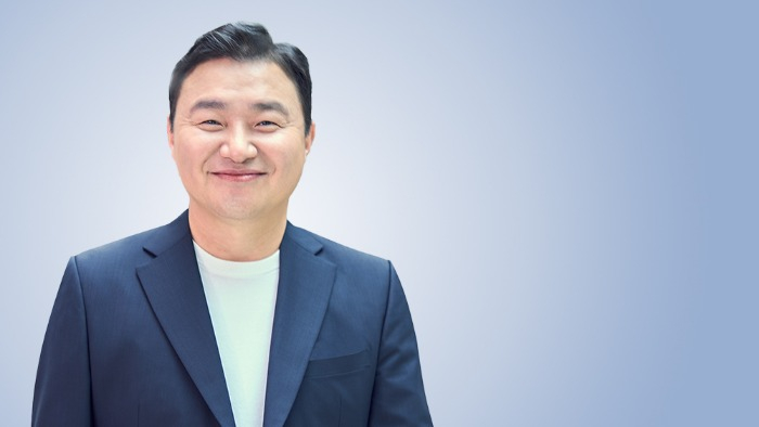 TM　Roh,　head　of　Samsung　Electronics’　Mobile　eXperience　(MX)　division　and　design　center