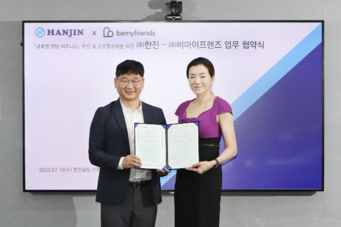 Cho　Hyun-Min,　President　of　Hanjin　Transportation　(right)　and　Seo　Yoo-Seok,　CEO　of　bemyfriends