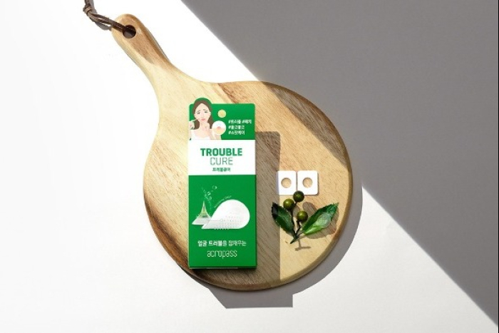 Raphas' acne treatment microneedle patch product