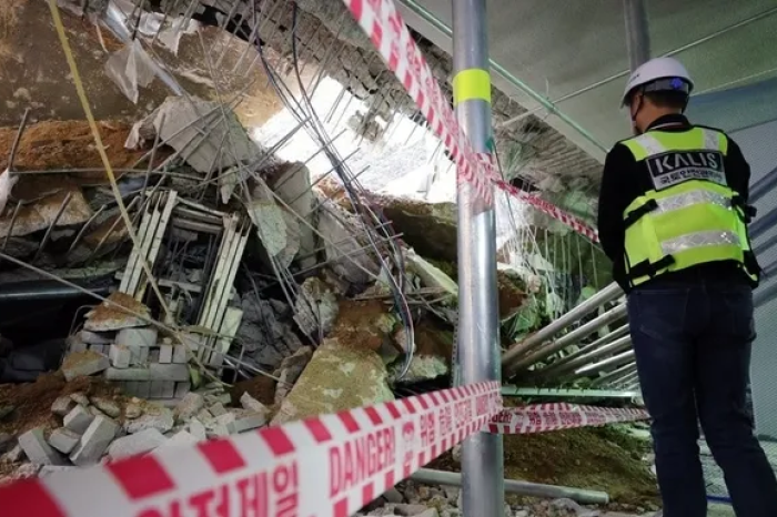 Parking lot collapse at GS E&C's new apartment building in Incheon on April 29, 2023 (Courtesy of Yonhap News))