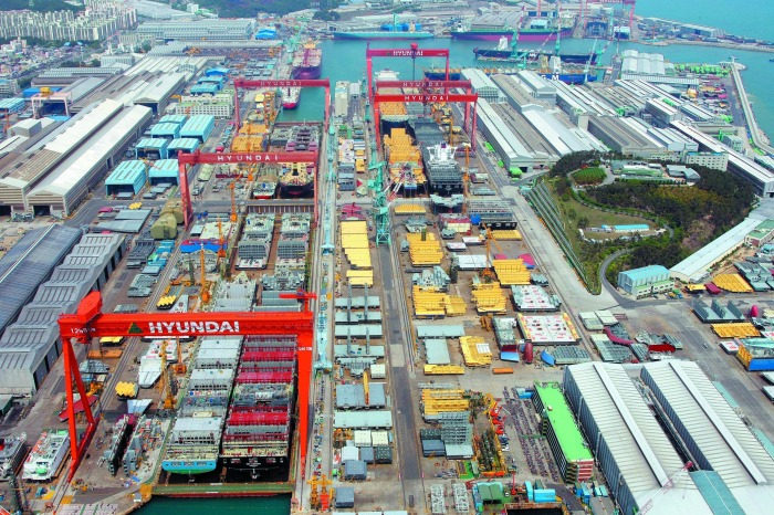 HD　Hyundai　Heavy　Industries　dockyard