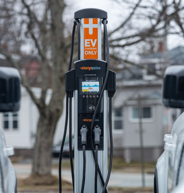 EV　charging　ports　(Getty　Images)