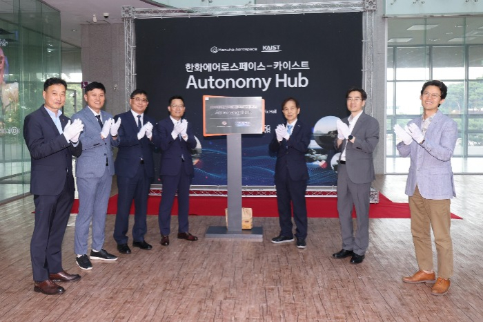 Hanwha Aerospace, KAIST to jointly develop off-road self-driving techs