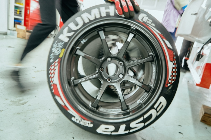 (Courtesy　of　Kumho　Tire)