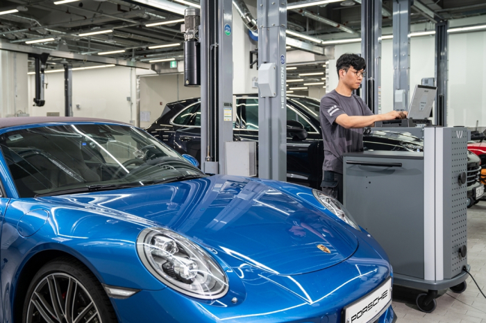 A　Porsche　after-sales　service　center　in　Busan,　South　Korea's　second-largest　city　(File　photo,　courtesy　of　Porsche)