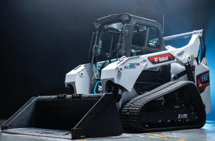 The　Bobcat　T7X,　the　world’s　first　all-electric　compact　track　loader　(Courtesy　of　Doosan　Bobcat)